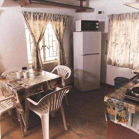 29 Polvy Street Hotel Mbombela Buitenkant foto