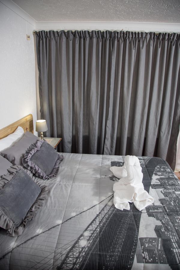 29 Polvy Street Hotel Mbombela Buitenkant foto
