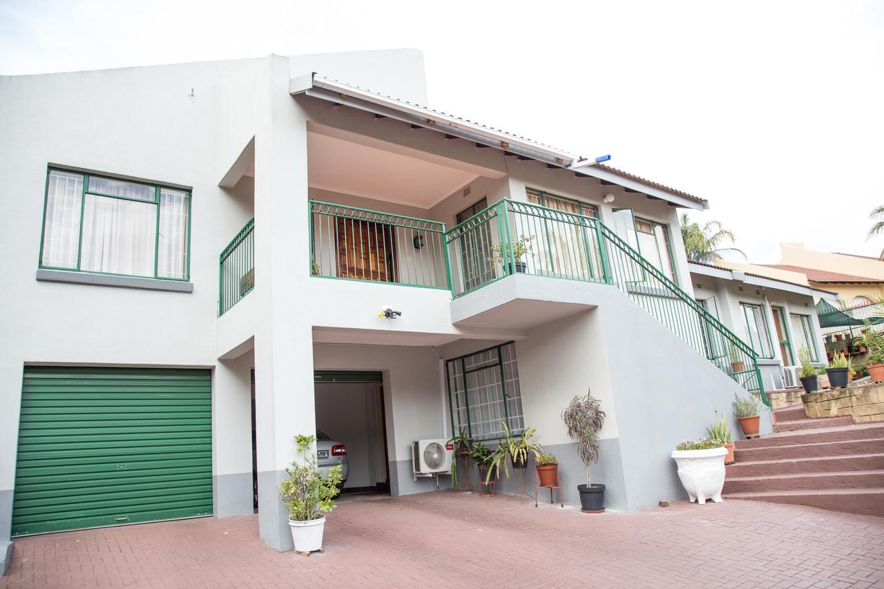 29 Polvy Street Hotel Mbombela Buitenkant foto