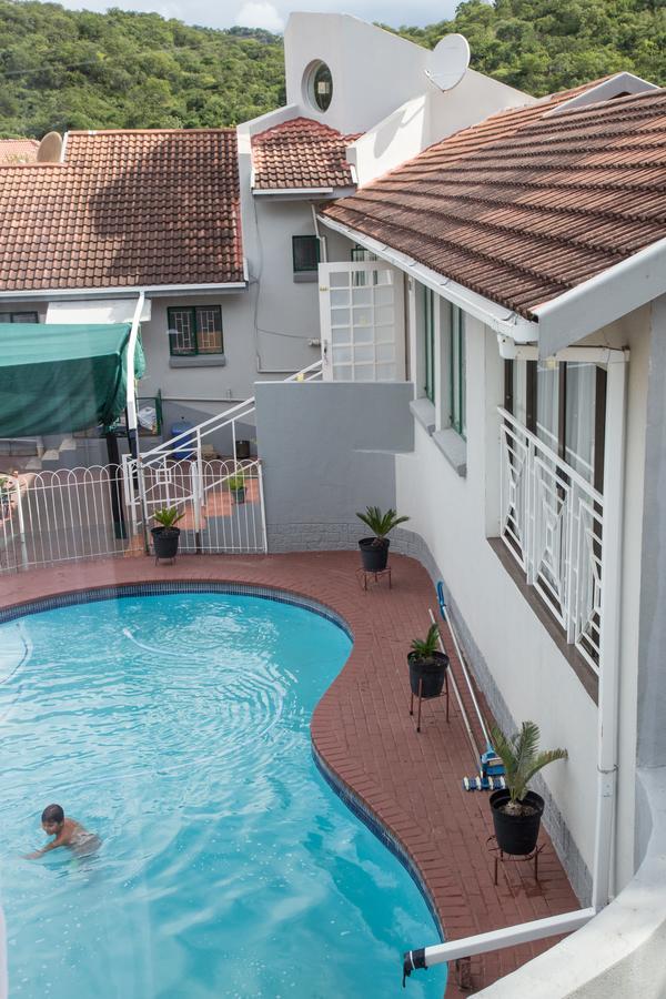 29 Polvy Street Hotel Mbombela Buitenkant foto