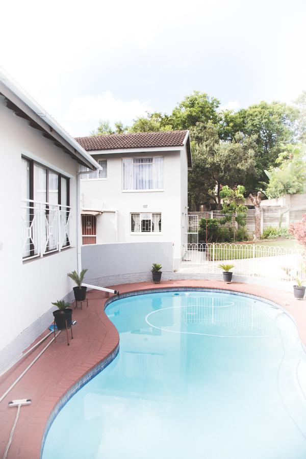 29 Polvy Street Hotel Mbombela Buitenkant foto