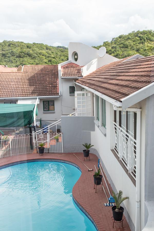 29 Polvy Street Hotel Mbombela Buitenkant foto
