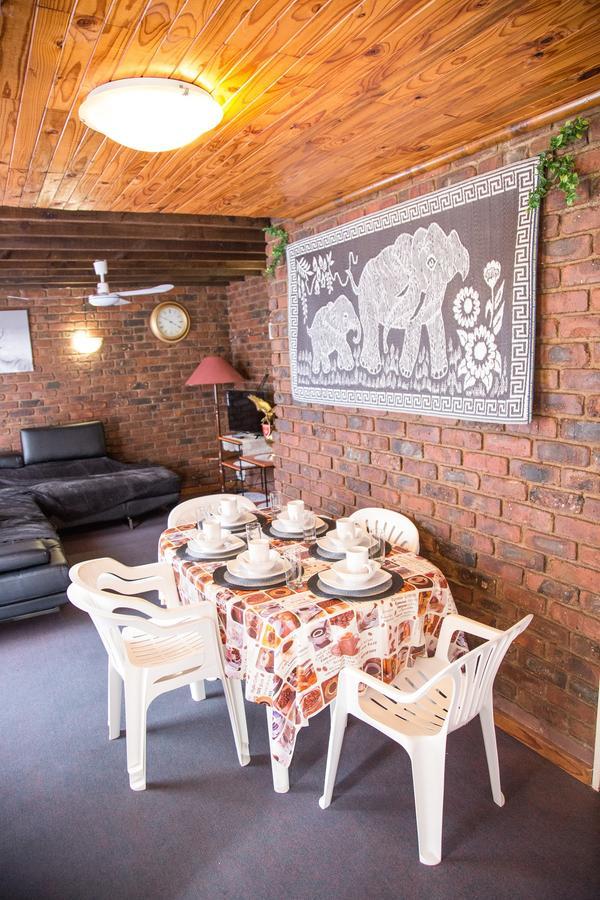 29 Polvy Street Hotel Mbombela Buitenkant foto