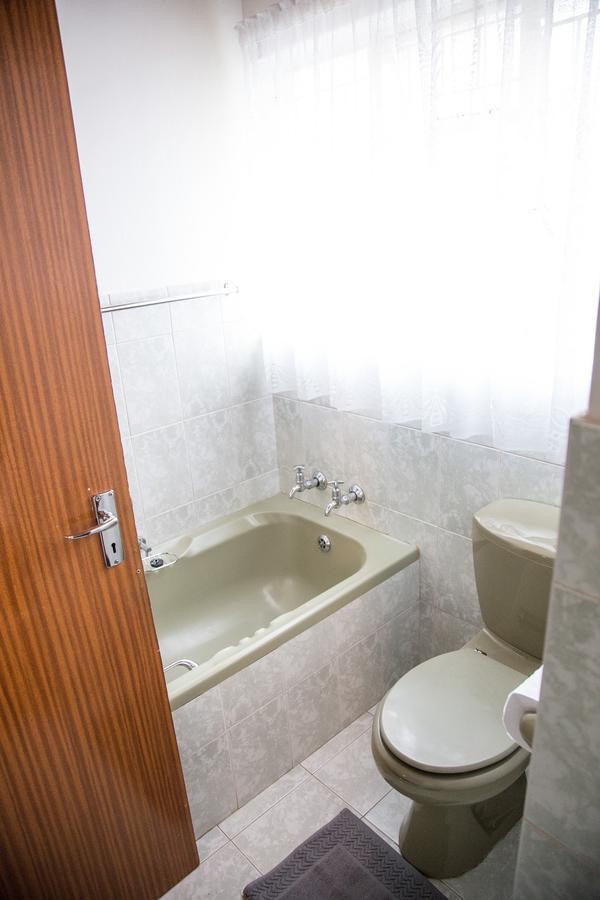 29 Polvy Street Hotel Mbombela Buitenkant foto