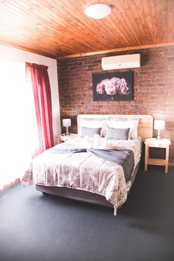 29 Polvy Street Hotel Mbombela Buitenkant foto